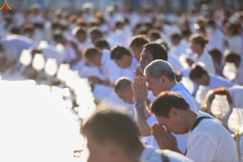 ภาพ No.302048:วันที่ 23 มกราคม พ.ศ. 2569 พิธีจุดประทีปธรรมถวายเป็นพุทธบูชา และบูชาธรรมมหาปูชนียาจารย์  ณ อนุสรณ์สถานลำดับที่ 5 สถานที่เผยแผ่วิชชาธรรมกายครั้งแรก อนุสรณ์สถานบางปลา วัดบางปลา อำเภอบางเลน จังหวัดนครปฐม ในโครงการธรรมยาตรา กตัญญูบูชา มหาปูชนียาจารย์ พระมงคล