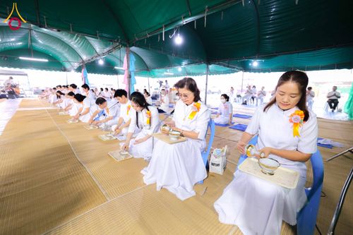 ภาพ No.298610:วันที่ 20 มกราคม พ.ศ. 2569 พิธีถวายภัตตาหารเป็นสังฆทาน แด่พระธรรมยาตรา ณ อนุสรณ์สถานบางปลา วัดบางปลา อำเภอบางเลน จังหวัดนครปฐม ในโครงการธรรมยาตรา กตัญญูบูชา มหาปูชนียาจารย์ พระมงคลเทพมุนี(สด จนฺทสโร) พระผู้ปราบมาร อนุสรณ์สถาน 7 แห่ง ปีที่ 14