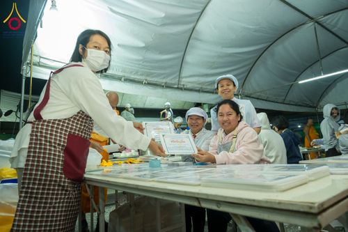 ภาพ No.290705:วันที่ 9 มกราคม พ.ศ. 2569 พิธีถวายภัตตาหารเป็นสังฆทาน แด่พระธรรมยาตรา ณ อนุสรณ์สถานคลองบางนางแท่น อ.สามพราน จ.นครปฐม ในโครงการธรรมยาตรา กตัญญูบูชา มหาปูชนียาจารย์ พระมงคลเทพมุนี(สด จนฺทสโร) พระผู้ปราบมาร อนุสรณ์สถาน 7 แห่ง ปีที่ 14