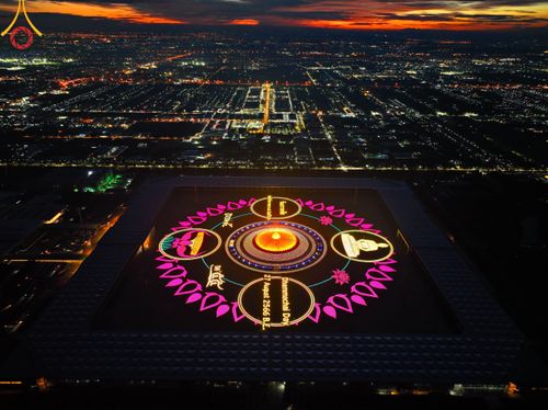 ภาพ No.86476:วันธรรมชัย ปีที่ 55 พิธีทอดผ้าป่ากฐินสมทบครั้งที่1, พิธีเจริญพุทธมนต์ ลูกนิมิตมหาสมบัติฯ พิธีจุดประทีป,พิธีฉลองชัยสวดมนต์บทธัมมจักกัปปวัตนสูตร วันอาทิตย์ที่ 27 สิงหาคม พ.ศ.2566 ณ สภาธรรมกายสากล / มหารัตนวิหารคด วัดพระธรรมกาย