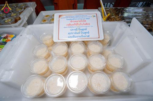 ภาพ No.300276:วันที่ 22 มกราคม พ.ศ. 2569 พิธีถวายภัตตาหารเป็นสังฆทาน แด่พระธรรมยาตรา ณ อนุสรณ์สถานบางปลา วัดบางปลา อำเภอบางเลน จังหวัดนครปฐม ในโครงการธรรมยาตรา กตัญญูบูชา มหาปูชนียาจารย์ พระมงคลเทพมุนี(สด จนฺทสโร) พระผู้ปราบมาร อนุสรณ์สถาน 7 แห่ง ปีที่ 14