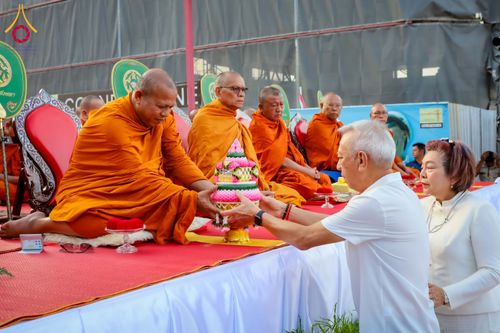 ภาพ No.313885:วันอาทิตย์ที่ 14 มีนาคม พ.ศ. 2569 ทำบุญเมืองหาดใหญ่ตักบาตรพระ 1,109 รูป เติมบุญใหญ่ หลังวิกฤตมหาอุทกภัย ณ ซุ้มประตูไชน่าทาวน์ ถนนศุภสารรังสรรค์ อ.หาดใหญ่ จ.สงขลา