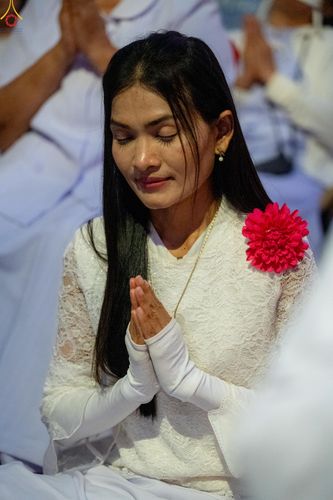 ภาพ No.297077:วันที่ 17 มกราคม พ.ศ. 2569 พิธีจุดประทีปถวายเป็นพุทธบูชา และบูชาธรรมมหาปูชนียาจารย์ (ภาพชุดที่ 2) ณ วัดโบสถ์บน ต.บางคูเวียง จ.นนทบุรี อนุสรณ์สถานลำดับที่ 4 สถานที่เกิดด้วยกายธรรม ในโครงการธรรมยาตรา กตัญญูบูชา มหาปูชนียาจารย์ พระมงคลเทพมุนี(สด จนฺทสโร) พร