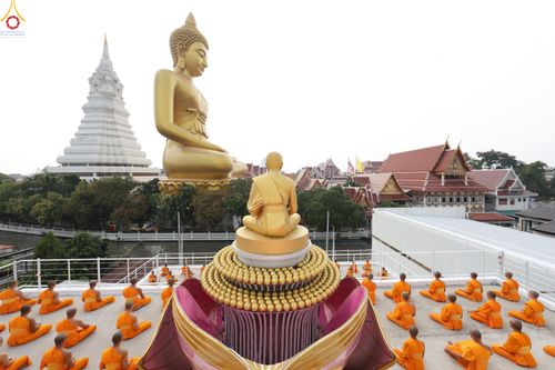ภาพ No.299992:วันที่ 22 มกราคม พ.ศ.2569 พระธรรมยาตราปฏิบัติธรรม และถ่ายภาพหมู่ประวัติศาสตร์ ณ อาคารธรรมยาตรา กตัญญูบูชามหาปูชนียาจารย์  ตรงข้ามวัดปากน้ำภาษีเจริญ จ.กรุงเทพมหานคร ในโครงการธรรมยาตรา กตัญญูบูชา มหาปูชนียาจารย์ พระมงคลเทพมุนี(สด จนฺทสโร) พระผู้ปราบมาร อนุ