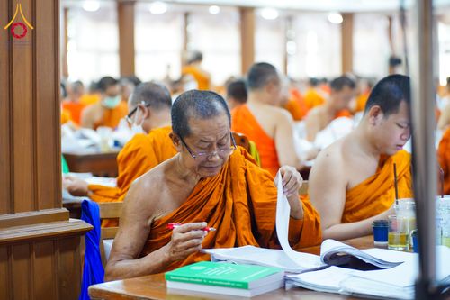 ภาพ No.281319:วันที่ 25 ธันวาคม พ.ศ. 2568 บรรยากาศการตรวจใบข้อสอบธรรมสนามหลวง  นักธรรมชั้นเอก และธรรมศึกษาชั้นเอก ส่วนภูมิภาค  ณ ศาลาอบรมสงฆ์ วัดสามพระยาวรวิหาร เขตพระนคร กรุงเทพมหานคร