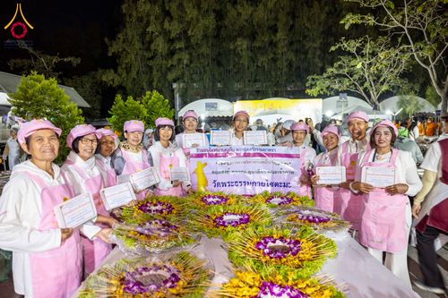 ภาพ No.292516:วันที่ 12 มกราคม พ.ศ. 2569 พิธีถวายภัตตาหารเป็นสังฆทาน แด่พระธรรมยาตรา ณ อนุสรณ์สถานมหาวิหารพระมงคลเทพมุนี (โลตัสแลนด์) อ.สองพี่น้อง จ.สุพรรณบุรี ในโครงการธรรมยาตรา กตัญญูบูชา มหาปูชนียาจารย์ พระมงคลเทพมุนี(สด จนฺทสโร) พระผู้ปราบมาร อนุสรณ์สถาน 7 แห่ง ปี