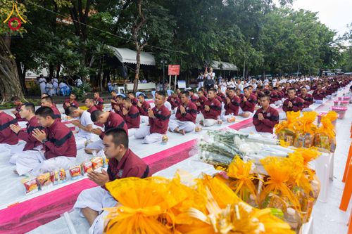 ภาพ No.351448:วันที่ 22 กันยายน พ.ศ. 2569  พิธีตักบาตรสามเณรธรรมทายาท โครงการบรรพชาพัฒนาคุณธรรม จริยธรรม  สำหรับนักเรียนนายสิบตำรวจ (นสต.) รุ่นที่ 16 ศูนย์ฝึกอบรมตำรวจภูธรภาค 1  ณ วัดพระพุทธบาทราชวรมหาวิหาร