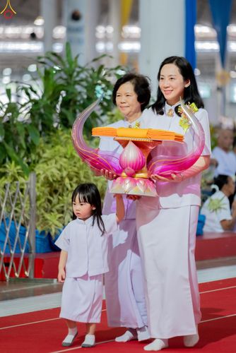 ภาพ No.318486:วันอาทิตย์ต้นเดือนที่ 5 เมษายน พ.ศ.2569 พิธีทอดผ้าป่าสมทบมหาสังฆทาน 40,000 กว่าวัดทั่วประเทศ ณ สภาธรรมกายสากล วัดพระธรรมกาย