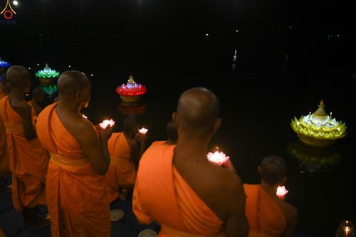 ภาพ No.301364:วันที่ 22 มกราคม พ.ศ. 2569 พิธีลอยประทีปธรรมถวายเป็นพุทธบูชา และบูชาธรรมมหาปูชนียาจารย์  ณ อนุสรณ์สถานลำดับที่ 5 สถานที่เผยแผ่วิชชาธรรมกายครั้งแรก อนุสรณ์สถานบางปลา วัดบางปลา อำเภอบางเลน จังหวัดนครปฐม ในโครงการธรรมยาตรา กตัญญูบูชา มหาปูชนียาจารย์ พระมงคล