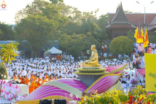 ภาพ No.293945:วันที่ 14 มกราคม พ.ศ. 2569 พิธีจุดประทีปถวายเป็นพุทธบูชา และบูชาธรรมมหาปูชนียาจารย์  ณ วัดสองพี่น้อง ต.ต้นตาล อ.สองพี่น้อง จ.สุพรรณบุรี ในโครงการธรรมยาตรา กตัญญูบูชา มหาปูชนียาจารย์ พระมงคลเทพมุนี(สด จนฺทสโร) พระผู้ปราบมาร อนุสรณ์สถาน 7 แห่ง ปีที่ 14