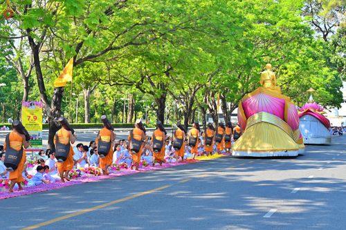 ภาพ No.305872:วันที่ 25 มกราคม พ.ศ. 2569 พิธีต้อนรับพระธรรมยาตรา วัดพระธรรมกาย(ภาพชุดที่ 3) ในโครงการธรรมยาตรา กตัญญูบูชา มหาปูชนียาจารย์ พระมงคลเทพมุนี(สด จนฺทสโร) พระผู้ปราบมาร อนุสรณ์สถาน 7 แห่ง ปีที่ 14