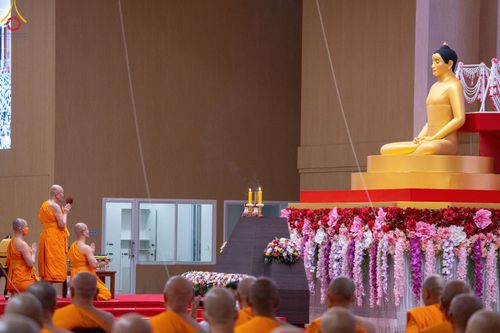 ภาพ No.84670:พิธีบรรจุพระบรมสารีริกธาตุภายในเกตุดอกบัวตูม องค์พระประธาน ณ ห้องแก้วสารพัดนึก 2 วัดพระธรรมกาย ในวันอาสาฬหบูชา อังคารที่ 1 สิงหาคม พ.ศ.2566