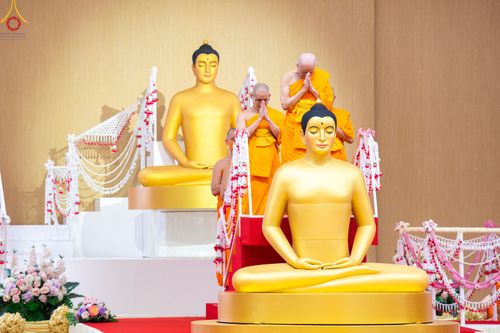 ภาพ No.84730:พิธีบรรจุพระบรมสารีริกธาตุภายในเกตุดอกบัวตูม องค์พระประธาน ณ ห้องแก้วสารพัดนึก 2 วัดพระธรรมกาย ในวันอาสาฬหบูชา อังคารที่ 1 สิงหาคม พ.ศ.2566