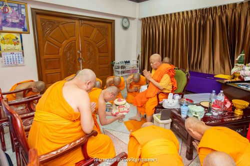 ภาพ No.342152:วันศุกร์ที่ 31 กรกฎาคม พ.ศ.2569 พระภิกษุวัดพระธรรมกาย ทำวัตรพระผู้ใหญ่เนื่องในวันเข้าพรรษา