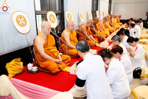 ภาพ No.332343:วันเสาร์ที่ 6 มิถุนายน พ.ศ.2569 พิธีต้อนรับสัญญาบัตร พัดยศ พระราชภาวนาวชิรวิเทศ วิ. ณ อุโบสถพระไตรปิฏก วัดพระธรรมกาย