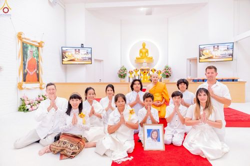 ภาพ No.252371:วันที่ 4-5 ตุลาคม พ.ศ. 2568  วัดพระธรรมกายแคลิฟอร์เนีย ประเทศสหรัฐอเมริกา ได้จัดพิธีตัดปอยผม โดยคณะสงฆ์ ญาติ ๆ และสาธุชน ให้กับนาคธรรมทายาท 8 ท่าน และได้จัดพิธีบรรพชา-อุปสมบท ฉลองพิธีทอดกฐินบรมจักรพรรดิ สร้างอุโบสถ 82 ปี บูชาธรรมหลวงพ่อธัมมชโย