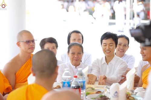 ภาพ No.249317:วันที่ 20 กันยายน พ.ศ. 2568 พิธีประดิษฐานรูปหล่อหลวงปู่วัดปากน้ำ ภาษีเจริญ ณ วิหารพระมงคลเทพมุนี (สด จนฺทสโร) ศูนย์ปฏิบัติธรรมภูเก็ต จ.ภูเก็ต