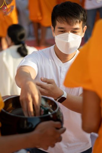 ภาพ No.112835:พิธีตักบาตรพระธรรมยาตราฯ ณ วัดสองพี่น้อง จ.สุพรรณบุรี วันที่ 15 มกราคม พ.ศ. 2567