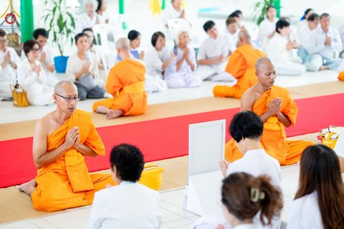 ภาพ No.159835:พิธีตัดปอยผมปลงผมนาคธรรมทายาท, พิธีบรรพชาอุปสมบทหมู่ โครงการอุปสมบทหมู่บูชาธรรม 140 ปี พระมงคลเทพมุนี (สด จนฺทสโร) ณ โบสถ์พระไตรปิฏก วัดพระธรรมกาย วันเสาร์ที่ 5 ตุลาคม พ.ศ. 2567