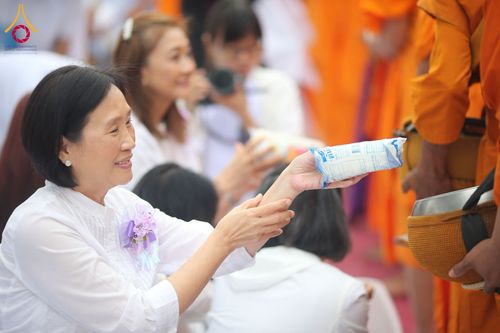 ภาพ No.210411:วันอาทิตย์ที่ 9 มีนาคม พ.ศ. 2568 พ่อเมืองโคราชจัดตักบาตรพระหมื่น ทำบุญเมือง 557 ปี