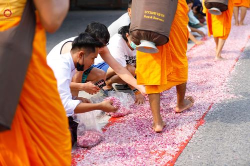 ภาพ No.120149:พิธีต้อนรับพระธรรมยาตรา ในโครงการธรรมยาตรา กตัญญูบูชา มหาปูชนียาจารย์ พระมงคลเทพมุนี(สด จนฺทสโร) พระผู้ปราบมาร อนุสรณ์สถาน 7 แห่ง ปีที่ 12 วันที่ 28 มกราคม พ.ศ. 2567 ณ วัดพระธรรมกาย จ.ปทุมธานี