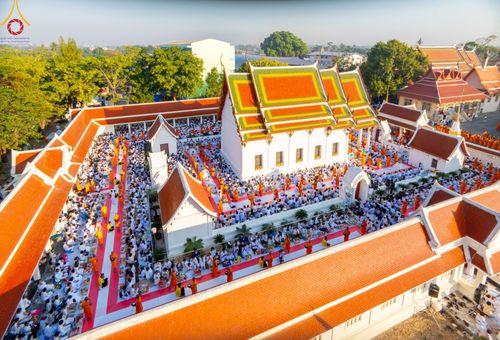 ภาพ No.197772:พิธีตักบาตรพระธรรมยาตรา ณ อนุสรณ์สถานลำดับที่ 4 สถานที่เกิดด้วยกายธรรม วัดโบสถ์(บน) ต.บางคูเวียง จ.นนทบุรี ในโครงการธรรมยาตรา กตัญญูบูชา มหาปูชนียาจารย์ พระมงคลเทพมุนี(สด จนฺทสโร) พระผู้ปราบมาร อนุสรณ์สถาน 7 แห่ง ปีที่ 13 วันที่ 19 มกราคม พ.ศ. 2568