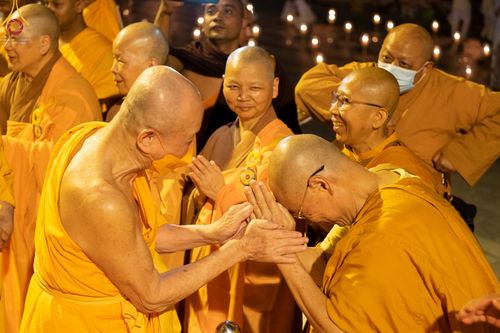 ภาพ No.77328:พิธีจุดมาฆประทีป ในวันมาฆบูชา อาทิตย์ต้นเดือนที่ 6 มีนาคม พ.ศ. 2566 ณ วัดพระธรรมกาย อ.คลองหลวง จ.ปทุมธานี