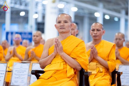 ภาพ No.237574:วันอาทิตย์ที่ 10 สิงหาคม พ.ศ.2568 พิธีมอบใบประกาศเกียรติคุณ โครงการสอบบาลี "ฉลองแชมป์" บูชาธรรม 80 ปี หลวงพ่อธัมมชโย ประจำปี 2568 และ พิธีมอบดวงแก้วสามเณรทรงบาลีไวยากรณ์ ณ สภาธรรมกายสากล วัดพระธรรมกาย ปทุมธานี