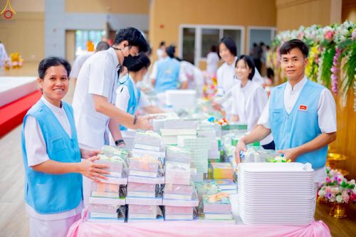 ภาพ No.225480:วันอาทิตย์ที่ 18 พฤษภาคม พ.ศ. 2568 พิธีร่วมบุญการศึกษา พระภิกษุ สามเณร ณ ห้องแก้วสารพัดนึก 2 วัดพระธรรมกาย