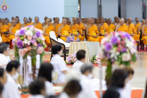 ภาพ No.143528:พิธีตักบาตร ข้าวสารอาหารแห้ง ณ บ้านแก้วเรือนทองคุณยายฯ และ พิธีบูชาข้าวพระ  ณ สภาธรรมกายสากล วัดพระธรรมกาย วันอาทิตย์ที่ 7 กรกฎาคม พ.ศ. 2567