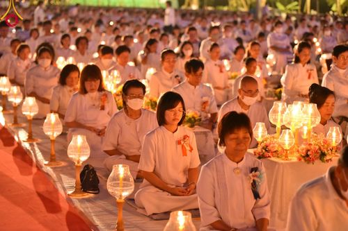 ภาพ No.109708:พิธีจุดประทีปถวายเป็นพุทธบูชา และบูชาธรรมมหาปูชนียาจารย์ วันที่ 10 มกราคม พ.ศ. 2567 ณ อนุสรณ์สถานคลองบางนางแท่น อ.สามพราน จ.นครปฐม