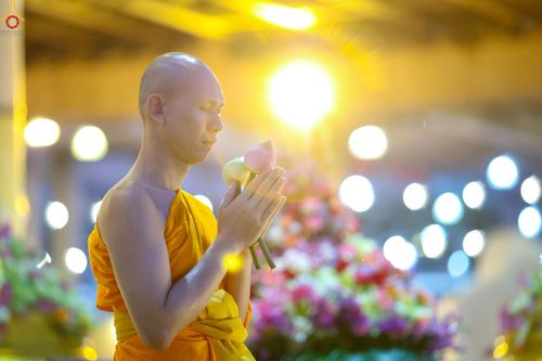 ภาพ No.244343:วันที่ 7 กันยายน พ.ศ. 2568 พิธีจุดประทีป วันครูผู้ค้นพบวิชชาธรรมกาย ณ ลานธรรมฯ และวิหารคด วัดพระธรรมกาย