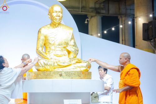 ภาพ No.154946:พิธีจุดประทีป, พิธีฉลองชัยสวดมนต์บทธัมมจักกัปปวัตนสูตร ณ มหารัตนวิหารคด วัดพระธรรมกาย วันอังคารที่ 17 กันยายน พ.ศ. 2567