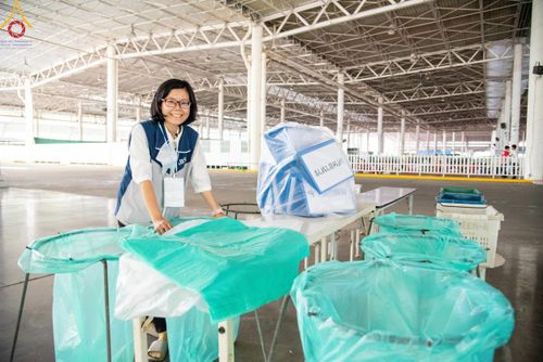 ภาพ No.59486:การอบรมอาสาสมัคร  เตรียมงานและจัดถวายภัตตาหาร แด่พระสังฆาธิการ 10,000 กว่าวัดทั่วประเทศ ในวันที่ 21-22 เมษายน พ.ศ.2567 เพื่องานวันคุ้มครองโลก จัดโดย ชมรมพุทธศาสตร์สากลฯ