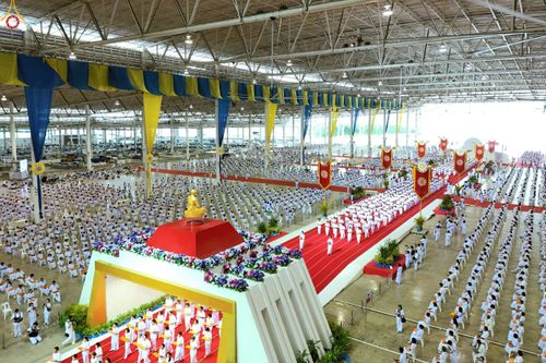 ภาพ No.240828:วันพุธที่ 27 สิงหาคม พ.ศ. 2568 พิธีทอดผ้าป่าเพื่อสร้างอาคาร  82 ปี หลวงพ่อธัมมชโย สมทบกฐินวัดพระธรรมกาย และกฐิน 30,000 วัดทั่วประเทศ ครั้งที่ 1