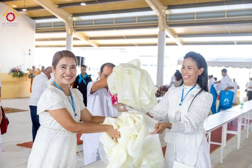 ภาพ No.230289:วันเสาร์ที่ 28 มิถุนายน พ.ศ. 2568 พิธีถวายสังฆทาน 323 วัด 4 จังหวัดชายแดนใต้ ปีที่ 21 ครั้งที่ 178 พิธีมอบกองทุนหนุนแรงใจช่วยครูใต้ ปีที่ 18 ครั้งที่ 142 ณ ศูนย์อบรมเยาวชนจังหวัดปัตตานี