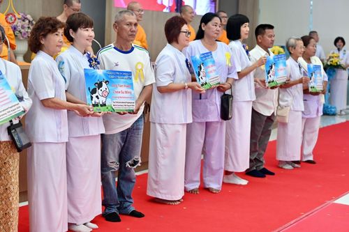 ภาพ No.148720:พิธีบุพเปตพลี, พิธีทอดผ้าป่า, พิธีไถ่ชีวิตโค 80 ตัว ให้ชีวิตสัตว์เป็นทาน ณ ศูนย์ปฎิบัติธรรมภาคใต้ อ.บางกล่ำ จ.สงขลา วันเสาร์ที่ 10 สิงหาคม พ.ศ. 2567