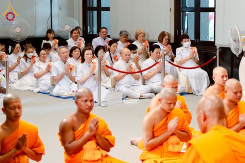 ภาพ No.223874:วันอาทิตย์ที่ 11 พฤษภาคม พ.ศ. 2568 พิธีอุปสมบทสามเณรเปรียญธรรมอุปสมบทอุทิศชีวิต 9 รูป อุบาสก 1 ท่าน ณ อุโบสถพระไตรปิฏกวัดพระธรรมกาย