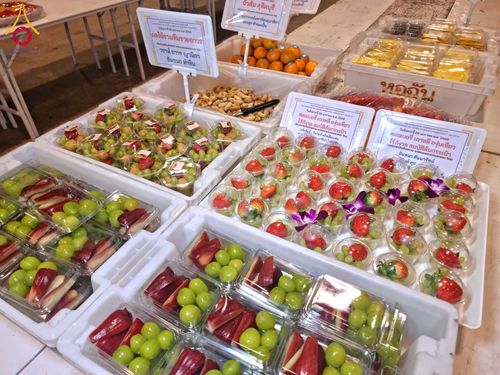 ภาพ No.202817:พิธีถวายภัตตาหารเป็นสังฆทาน แด่พระธรรมยาตรา ณ วัดพระธรรมกาย ตำบลคลองสาม อำเภอคลองหลวง จังหวัดปทุมธานี ในโครงการธรรมยาตรา กตัญญูบูชา มหาปูชนียาจารย์ พระมงคลเทพมุนี(สด จนฺทสโร) พระผู้ปราบมาร อนุสรณ์สถาน 7 แห่ง ปีที่ 13 วันที่ 28 มกราคม พ.ศ. 2568