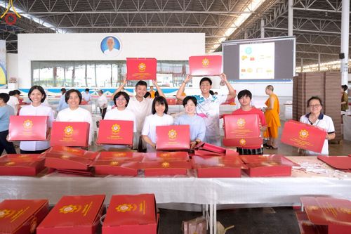 ภาพ No.211008:วันที่ 15 มีนาคม พ.ศ. 2568  บุญบรรจุกล่องไทยธรรม เพื่อถวายแด่พระสังฆาธิการ 40,000 กว่าวัดทั่วไทย ในวันคุ้มครองโลก 22 เมษายน พ.ศ. 2568