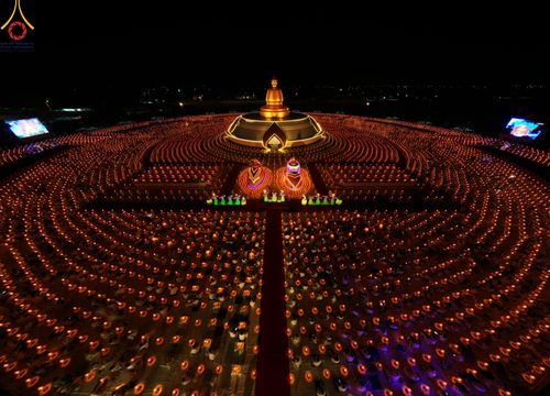 ภาพ No.118318:พิธีจุดประทีปถวายเป็นพุทธบูชา และบูชาธรรมมหาปูชนียาจารย์ พระมงคลเทพมุนี(สด จนฺทสโร) วันที่ 24 มกราคม พ.ศ. 2567 ณ อนุสรณ์สถานบางปลา อ.บางเลน จ.นครปฐม