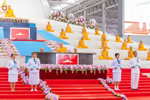 ภาพ No.60451:การต้อนรับพระสังฆาธิการ 10,000 กว่าวัดทั่วประเทศ พิธีมอบปัจจัยช่วยเหลือครู 4 จังหวัดชายแดนภาคใต้ พิธีปฏิบัติธรรม ในวันคุ้มครองโลก วันจันทร์ที่ 22 เมษายน พ.ศ.2567 ณ วัดพระธรรมกาย จ.ปทุมธานี