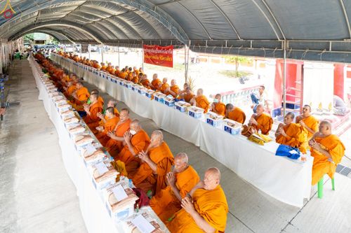 ภาพ No.234515:วันพฤหัสบดีที่ 24 กรกฎาคม พ.ศ. 2568 พิธีถวายสังฆทานแก่คณะสงฆ์ 323 วัด , พิธีมอบกองทุนหนุนแรงใจช่วยครูใต้ , พิธีทำบุญส่วนกุศลแด่ผู้วายชนม์ ในเหตุการณ์ความไม่สงบ 4 จังหวัด ชายแดนภาคใต้ (ปัตตานี , ยะลา , นราธิวาส , สงขลา) ปีที่ 21 ครั้งที่ 179 ณ วัดเวฬุวัน 