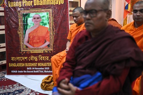 ภาพ No.278915:วันที่ 4 พฤศจิกายน 2568 กฐินสมทบวัดต่างประเทศ โดยคณะศิษยานุศิษย์ บูชาธรรม 81 ปี หลวงพ่อธัมมชโย ณ วัดพุทธบังคลาเทศ พุทธคยา ประเทศอินเดีย