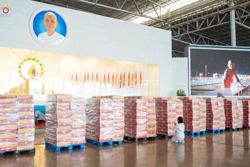 ภาพ No.320598:วันที่ 10 เมษายน พ.ศ.2569 การเตรียมกล่องไทยธรรม เพื่องานถวายมหาสังฆทาน 40,000 กว่าวัดทั่วประเทศ วันคุ้มครองโลก 22 เมษายน พ.ศ.2569 วัดพระธรรมกาย