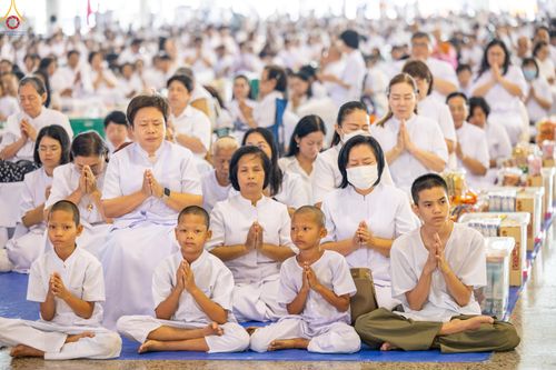 ภาพ No.318144:วันอาทิตย์ต้นเดือนที่ 5 เมษายน พ.ศ.2569 พิธีตักบาตร ณ บ้านแก้วเรือนทองคุณยายอาจารย์ฯ วัดพระธรรมกาย