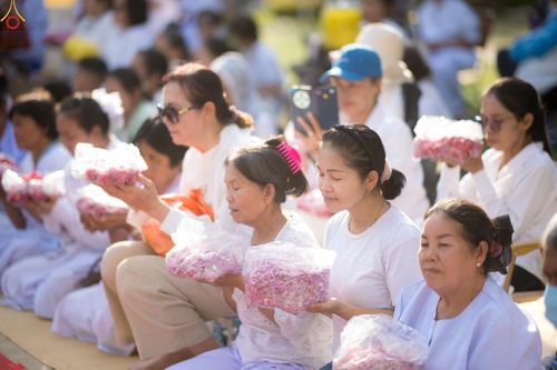 ภาพ No.287549:วันที่ 3 มกราคม พ.ศ. 2569 พิธีต้อนรับพระธรรมยาตรา ในโครงการธรรมยาตรา กตัญญูบูชา มหาปูชนียาจารย์ พระมงคลเทพมุนี(สด จนฺทสโร) พระผู้ปราบมาร อนุสรณ์สถาน 7 แห่ง ปีที่ 14 ณ อนุสรณ์สถานมหาวิหารพระมงคลเทพมุนี (โลตัสแลนด์) อ.สองพี่น้อง จ.สุพรรณบุรี