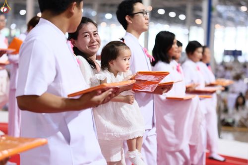 ภาพ No.318450:วันอาทิตย์ต้นเดือนที่ 5 เมษายน พ.ศ.2569 พิธีทอดผ้าป่าสมทบมหาสังฆทาน 40,000 กว่าวัดทั่วประเทศ ณ สภาธรรมกายสากล วัดพระธรรมกาย