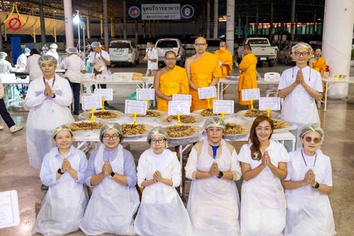 ภาพ No.305223:วันที่ 29 มกราคม พ.ศ. 2569 พิธีถวายภัตตาหารเป็นสังฆทาน แด่พระธรรมยาตรา ณ วัดพระธรรมกาย  จังหวัดปทุมธานี ในโครงการธรรมยาตรา กตัญญูบูชา มหาปูชนียาจารย์ พระมงคลเทพมุนี(สด จนฺทสโร) พระผู้ปราบมาร อนุสรณ์สถาน 7 แห่ง ปีที่ 14