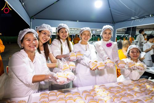 ภาพ No.301697:วันที่ 24 มกราคม พ.ศ. 2569 พิธีถวายภัตตาหารเป็นสังฆทาน แด่พระธรรมยาตรา ณ อนุสรณ์สถานบางปลา วัดบางปลา อำเภอบางเลน จังหวัดนครปฐม ในโครงการธรรมยาตรา กตัญญูบูชา มหาปูชนียาจารย์ พระมงคลเทพมุนี(สด จนฺทสโร) พระผู้ปราบมาร อนุสรณ์สถาน 7 แห่ง ปีที่ 14